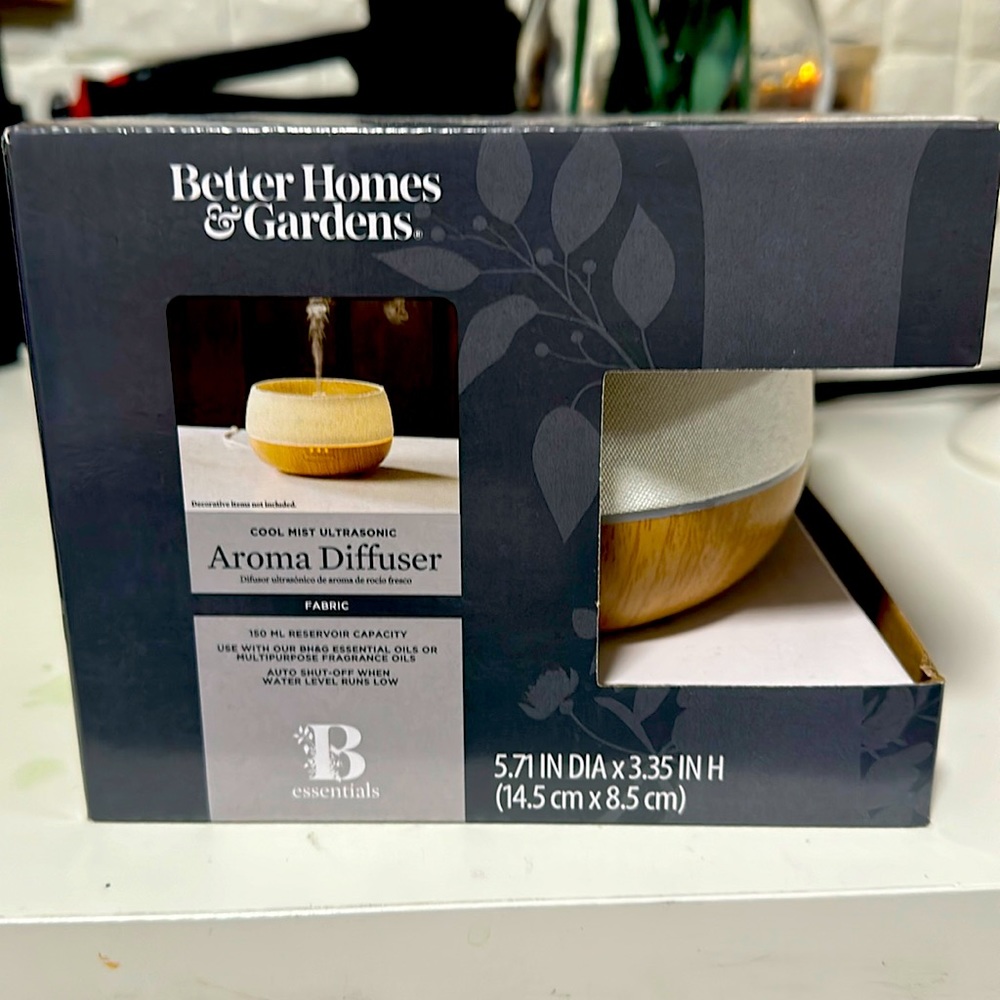 Oil diffuser, aroma diffuser by Better Homes and Gardens unopened